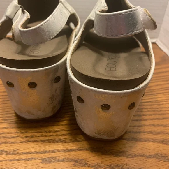 White and Silver boutique, by Corkys Wedge Sandals Size10 Comfortable cork wedge - Picture 3 of 10